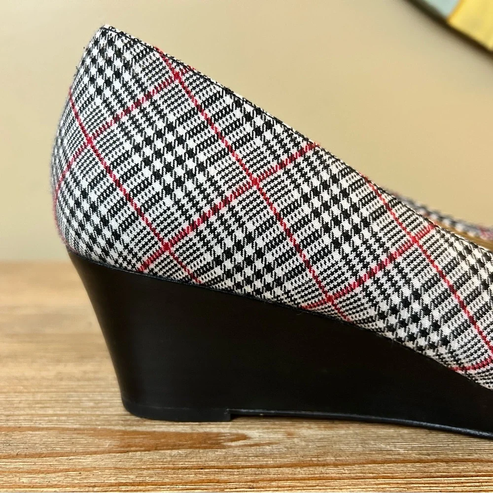 TALBOTS LACEY PLATFORM WEDGE - HEEL RED, BLACK & WHITE PLAID